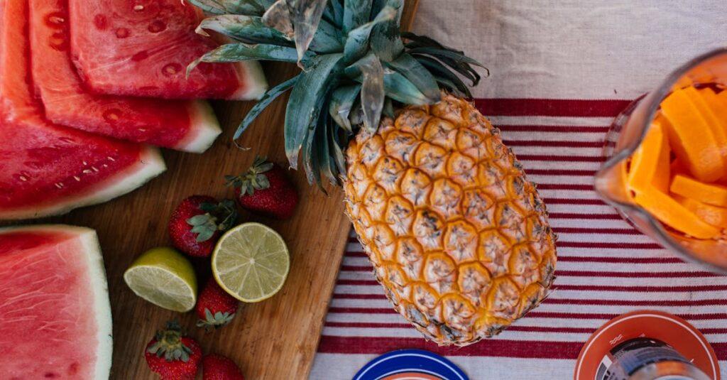 découvrez notre irrésistible tiramisu aux fraises et au citron, une variation fraîche et savoureuse du classique italien. ce dessert léger allie la douceur des fraises juteuses à l'acidité du citron, créant une harmonie parfaite en bouche. idéal pour impressionner vos invités lors d'occasions spéciales ou simplement pour vous faire plaisir!