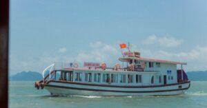 découvrez le phénomène fascinant des îles flottantes, des formations naturelles uniques qui émergent à la surface des eaux. explorez leur écologie, leur beauté et leur rôle dans les écosystèmes aquatiques.