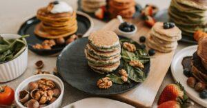 découvrez la recette parfaite des fluffy pancakes, ces pancakes moelleux et légers qui raviront vos petits-déjeuners. faciles à préparer, ils sont idéaux pour un brunch gourmand en famille ou entre amis. servez-les avec du sirop d'érable, des fruits frais ou une touche de crème fouettée pour un moment savoureux inoubliable.
