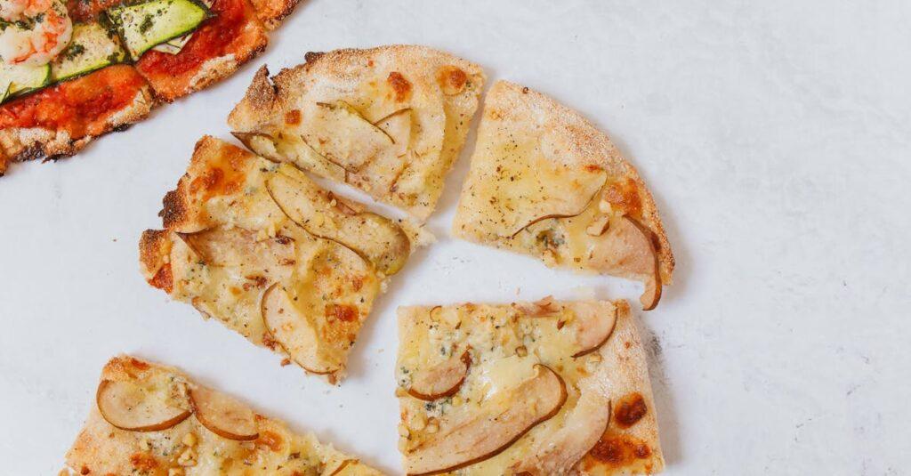 découvrez comment réaliser une délicieuse pizza maison avec des ingrédients frais et des recettes faciles à suivre. faites voyager vos papilles grâce à des combinaisons de saveurs uniques et à la personnalisation de votre propre pâte et garnitures.
