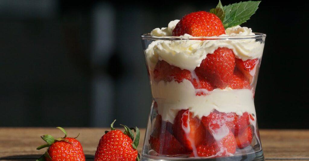 découvrez le monde délicieux des fraises : recettes savoureuses, bienfaits nutritionnels et conseils de culture pour profiter pleinement de ce fruit juteux et parfumé.