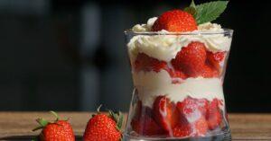 découvrez le monde délicieux des fraises : recettes savoureuses, bienfaits nutritionnels et conseils de culture pour profiter pleinement de ce fruit juteux et parfumé.