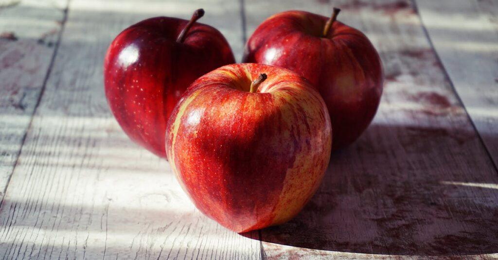 découvrez notre délicieuse recette d'apple crumble, un dessert réconfortant alliant pommes juteuses et une croûte croustillante. parfait pour toutes les occasions, ce classique de la cuisine vous ravira par sa simplicité et ses saveurs irrésistibles. à essayer absolument !