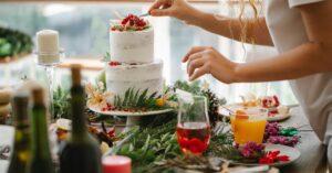 découvrez l'art du cake design, où créativité et pâtisserie se rencontrent pour créer des gâteaux spectaculaires et personnalisés pour toutes les occasions. apprenez des techniques, trouvez l'inspiration et réalisez des chefs-d'œuvre comestibles qui raviront vos invités.