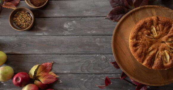 découvrez une délicieuse recette de gâteau à la pomme et à la rhubarbe, alliant le goût sucré des pommes à l'acidité de la rhubarbe pour un dessert irrésistible. parfait pour les amateurs de pâtisserie, ce gâteau moelleux régalera vos papilles à chaque bouchée. à essayer sans tarder pour impressionner vos invités !