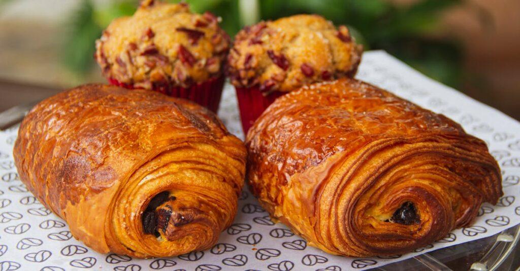 découvrez la délicieuse recette de muffins au chocolat et à la patate douce, alliant douceur et saveurs gourmandes. parfaits pour un goûter sain, ces muffins moelleux raviront les petits et les grands. préparez-vous à régaler vos papilles !