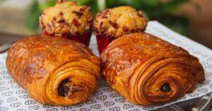 découvrez la délicieuse recette de muffins au chocolat et à la patate douce, alliant douceur et saveurs gourmandes. parfaits pour un goûter sain, ces muffins moelleux raviront les petits et les grands. préparez-vous à régaler vos papilles !