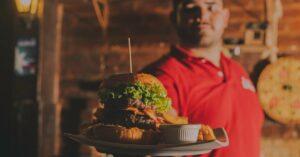 découvrez nos savoureux pains à burger, parfaits pour vos recettes préférées. moelleux et croustillants, ils sont idéaux pour des hamburgers faits maison gourmands et irrésistibles. parfaits pour toutes les occasions !