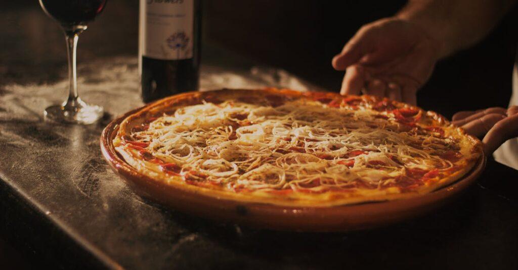 découvrez notre délicieuse pizza à l'aubergine, alliant des saveurs méditerranéennes avec une croûte croustillante et des ingrédients frais. parfaite pour les amateurs de cuisine végétale, cette pizza saura ravir vos papilles lors de vos soirées entre amis ou en famille.