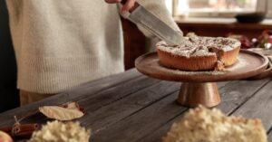 découvrez une délicieuse recette de gâteau aux pommes, alliant tendresse et saveurs fruitées. parfait pour le goûter, ce dessert moelleux ravira petits et grands avec ses morceaux de pommes juteux et son arôme réconfortant. suivez nos conseils pour réussir ce classique de la pâtisserie.