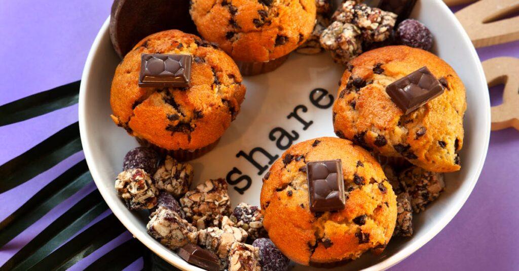 découvrez nos savoureux muffins, moelleux et pleins de saveurs, parfaits pour un petit-déjeuner gourmand ou une pause snack. idéaux pour éveiller vos papilles avec des ingrédients frais et variés, nos muffins salés raviront les amateurs de douceurs salées. faites le plein d'énergie avec nos recettes faciles à réaliser !