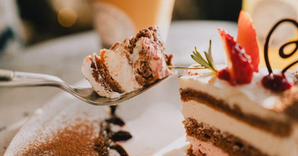 découvrez notre délicieuse recette de gâteau au thon, une alternative savoureuse et unique pour vos repas. idéal pour les apéritifs ou les déjeuners, ce plat allie le goût du thon à une texture moelleuse et parfumée. facile à préparer, il saura séduire vos invités !