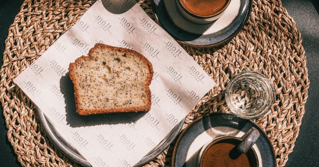 découvrez la recette facile du mug cake : un délicieux gâteau préparé en quelques minutes au micro-ondes. parfait pour satisfaire vos envies sucrées rapidement, ce dessert individuel est personnalisable selon vos goûts avec du chocolat, des fruits ou des épices. idéal pour une pause gourmande ou un dessert improvisé!