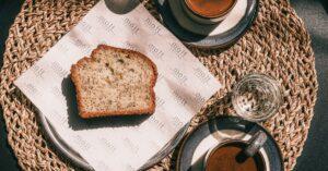 découvrez la recette facile du mug cake : un délicieux gâteau préparé en quelques minutes au micro-ondes. parfait pour satisfaire vos envies sucrées rapidement, ce dessert individuel est personnalisable selon vos goûts avec du chocolat, des fruits ou des épices. idéal pour une pause gourmande ou un dessert improvisé!