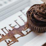 découvrez notre irrésistible gâteau au chocolat, parfaitement moelleux et riche en saveurs. idéal pour toutes les occasions, ce dessert chocolaté saura ravir vos papilles et émerveiller vos invités. ne manquez pas cette délicieuse expérience chocolatée !