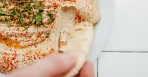 découvrez notre délicieuse pita, une tortilla légère garnie d'ingrédients frais et savoureux. parfaite pour un repas rapide ou un encas gourmand, elle saura satisfaire toutes vos envies culinaires !