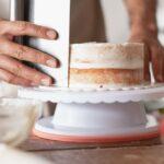 découvrez notre délicieuse recette de gâteau au thon, un plat savoureux et original qui ravira vos invités. facile à préparer, ce gâteau allie la tendreté du thon à des arômes subtils pour une expérience culinaire inoubliable.