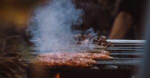 découvrez l'art du barbecue avec nos conseils, recettes savoureuses et techniques de cuisson. que vous soyez un novice ou un expert, inspirez-vous pour régaler vos convives lors de vos soirées grillades en plein air.