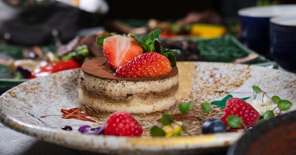 savourez notre délicieuse recette de tiramisu aux fraises, un dessert frais et fruité qui allie la légèreté du mascarpone à la douceur des fraises. parfait pour épater vos invités ou pour un moment gourmand chez vous.
