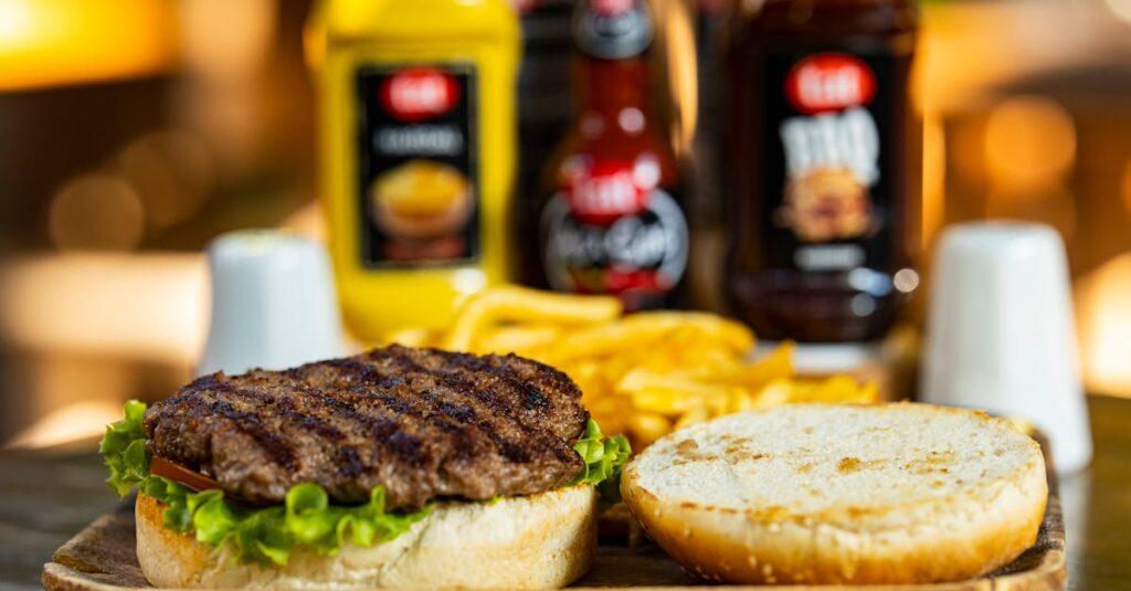 découvrez nos délicieux pains à burger faits maison, parfaits pour sublimer vos recettes. moelleux et savoureux, ils se marient à merveille avec vos garnitures préférées pour des repas gourmands et conviviaux.