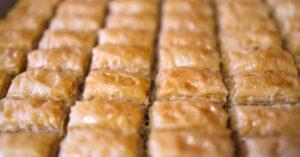découvrez notre recette de saumon laqué au miel, alliant douceur et saveurs exquises. un plat savoureux et sain, idéal pour un dîner élégant ou un repas en semaine. apprenez à sublimer le saumon avec une marinade au miel qui ravira vos papilles et impressionnera vos invités.