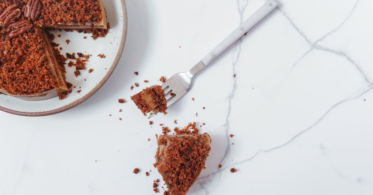 découvrez notre irrésistible marbré, un gâteau au chocolat et à la vanille délicatement swirlé pour un mélange de saveurs. parfait pour toutes les occasions, il ravira les palais avec sa texture moelleuse et son goût unique.
