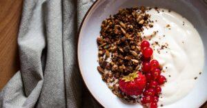 découvrez la douceur et la légèreté du bavarois aux fraises, un dessert délicat qui allie la fraîcheur des fraises à une texture onctueuse. parfait pour toutes les occasions, ce délice fruité émerveillera vos invités et égayera vos repas.