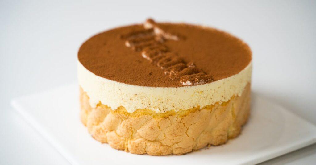 découvrez la riche tradition des gâteaux italiens avec notre sélection de recettes délicieuses et authentiques. du tiramisu crémeux aux cassate colorées, explorez les saveurs irrésistibles et les techniques de préparation des desserts emblématiques de l'italie. régalez vos proches avec un voyage culinaire au cœur de la dolce vita !