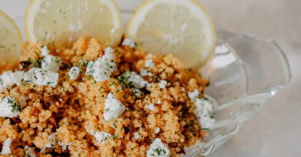 découvrez le savoureux monde du couscous, un plat traditionnel du maghreb qui allie harmonieusement semoule, légumes frais et viandes délicatement assaisonnées. apprenez à préparer ce délice culinaire et explorez ses différentes variantes pour une explosion de saveurs dans votre assiette.