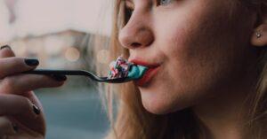 découvrez les délicieuses crêpes thaïlandaises, une fusion parfaite de saveurs sucrées et salées. préparées avec des ingrédients frais et des épices exotiques, ces crêpes sont idéales pour une collation gourmande ou un dessert unique. laissez-vous emporter par l'authenticité de la cuisine thaïlandaise avec chaque bouchée.