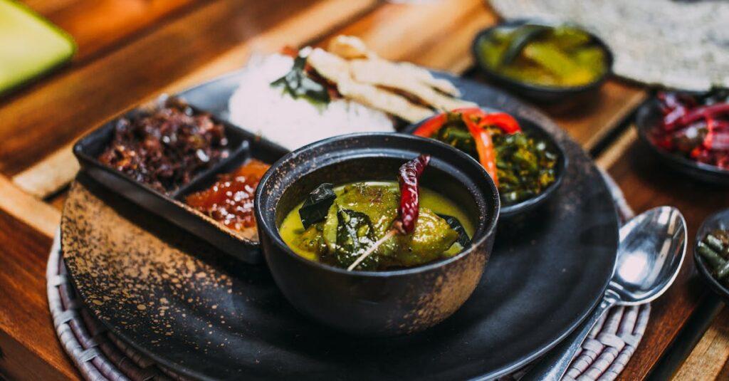 découvrez la richesse et l'authenticité du green curry, un plat emblématique de la cuisine thaïlandaise, alliant harmonieusement saveurs épicées et crémeuses. apprenez à préparer ce délice parfumé avec des ingrédients frais et savoureux qui raviront vos papilles. parfait pour un repas réconfortant et exotique.