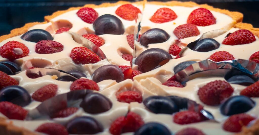 découvrez notre délicieuse recette de tarte aux fraises facile à réaliser. parfaite pour les amateurs de desserts fruités, cette tarte allie une croûte dorée à une garniture fondante de fraises juteuses. régalez vos amis et votre famille avec ce dessert estival rapide et savoureux !
