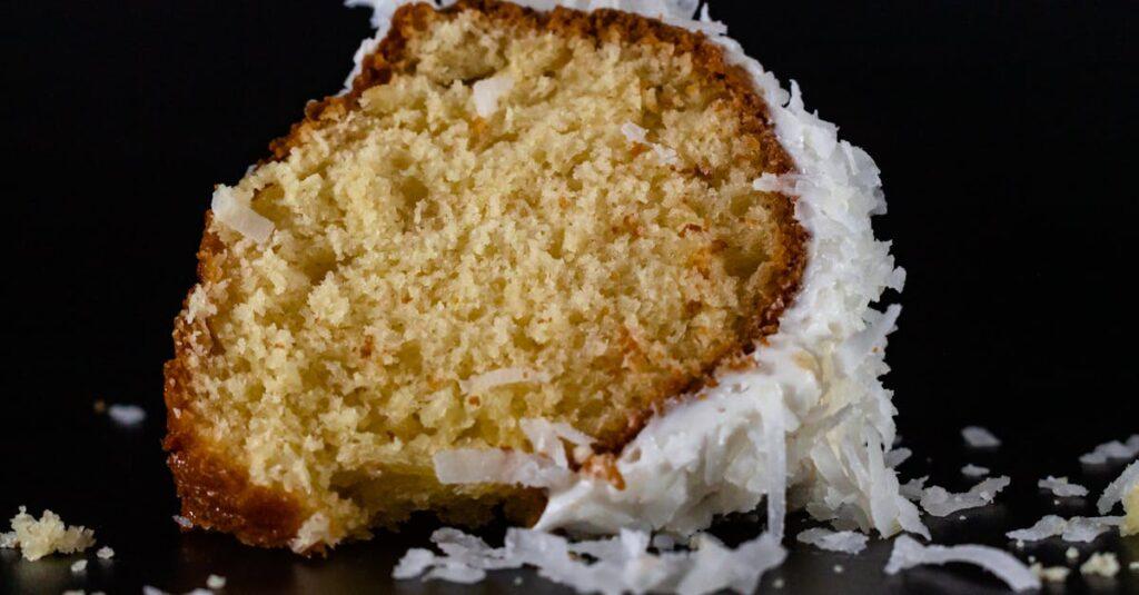 savourez notre délicieux gâteau à la noix de coco, un dessert moelleux et parfumé qui ravira vos papilles. parfait pour les amateurs de délicieuses douceurs, ce gâteau est idéal pour toutes les occasions.