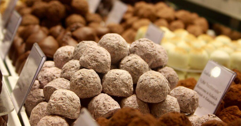 découvrez le délicieux monde du chocolat : des recettes savoureuses, des conseils de dégustation et des informations sur les bienfaits du chocolat. que vous soyez un amateur de chocolat noir, au lait ou blanc, plongez dans l'univers gourmand du cacao.