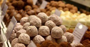 découvrez le délicieux monde du chocolat : des recettes savoureuses, des conseils de dégustation et des informations sur les bienfaits du chocolat. que vous soyez un amateur de chocolat noir, au lait ou blanc, plongez dans l'univers gourmand du cacao.