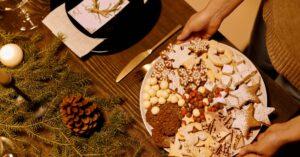 découvrez notre recette de gâteau meringué de noël, une délicieuse combinaison de textures légères et aérées, parfait pour célébrer les fêtes. avec sa douceur sucrée et son visuel festif, ce gâteau éblouira vos invités et rendra votre table encore plus magique.