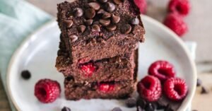 découvrez notre délicieuse recette d'avocats cuits au four, une alternative saine et savoureuse pour satisfaire vos envies culinaires. parfaits pour un repas léger ou en accompagnement, ces avocats sont remplis de saveurs et de nutriments.