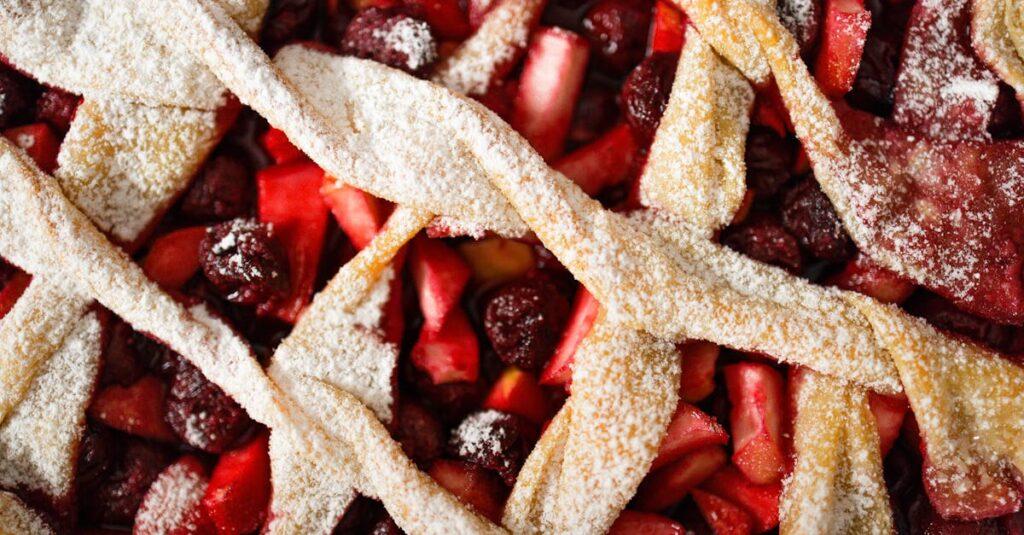découvrez la délicieuse recette du sugar pie, un dessert traditionnel québécois, alliant une croûte dorée et une garniture sucrée à base de cassonade. idéal pour les amateurs de douceurs réconfortantes, ce plat invite à savourer chaque bouchée.