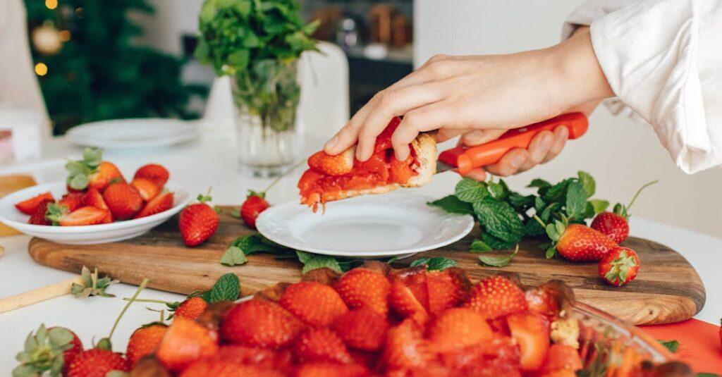 découvrez notre délicieuse tarte meringuée à la fraise, un dessert irrésistible alliant la douceur de la meringue légère et aérienne à l'acidité des fraises fraîches. idéale pour impressionner vos invités ou pour un moment de douceur en famille.