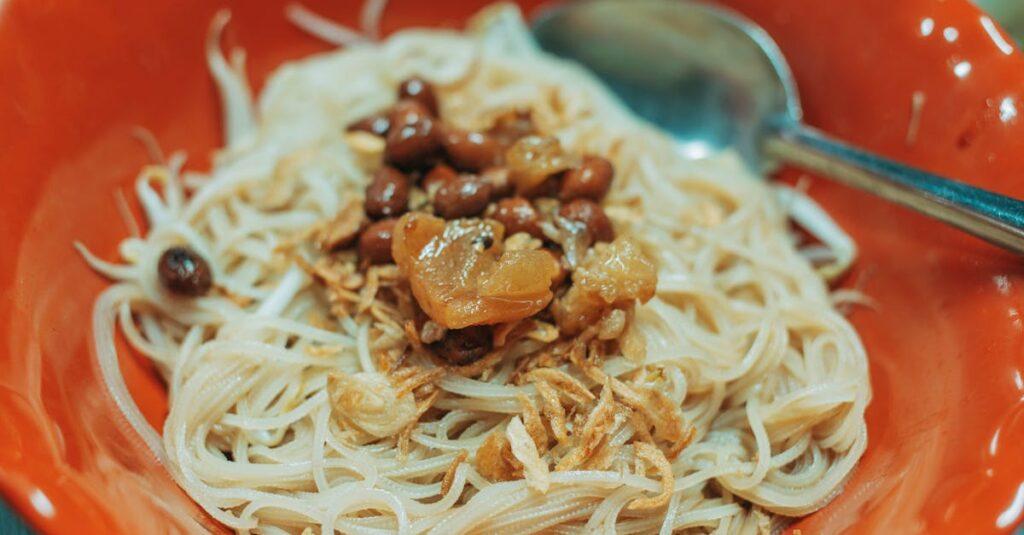 découvrez la richesse de la sauce aux cacahuètes, un condiment savoureux idéal pour accompagner vos plats asiatiques et vos salades. apprenez à préparer cette délicieuse sauce crémeuse et onctueuse, qui ajoutera une touche d'exotisme à vos recettes!