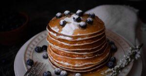 découvrez la délicieuse recette des pancakes au cinnamonroll, une combinaison parfaite de moelleux et de saveurs de cannelle. parfaite pour un brunch gourmand ou un petit-déjeuner réconfortant, ces pancakes séduiront les palais de toute la famille. essayez-les dès aujourd'hui et régalez-vous !