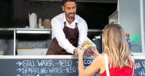 découvrez l'originalité du 'watermelon burger', une délicieuse alternative veggie qui associe la fraîcheur juteuse de la pastèque à des saveurs savoureuses. parfait pour les chaudes journées d'été, ce burger audacieux saura surprendre vos papilles et élever vos barbecues à un niveau supérieur!