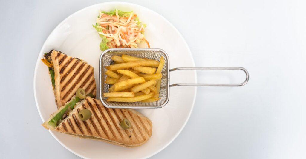 découvrez le plaisir inégalé du grilled sandwich, une délicieuse combinaison de pain croustillant et de garnitures savoureuses, parfaite pour un repas rapide ou un encas réconfortant. explorez des recettes créatives et des astuces pour préparer votre sandwich grillé idéal !