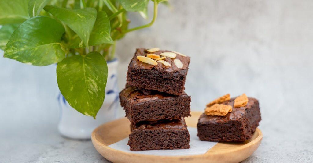découvrez nos irrésistibles brownies au chocolat moelleux, une expérience gourmande qui allie texture fondante et riche saveur chocolatée. parfaits pour les amateurs de douceurs, ces brownies sont faciles à préparer et sauront ravir vos papilles à chaque bouchée.