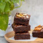 découvrez nos irrésistibles brownies au chocolat moelleux, une expérience gourmande qui allie texture fondante et riche saveur chocolatée. parfaits pour les amateurs de douceurs, ces brownies sont faciles à préparer et sauront ravir vos papilles à chaque bouchée.