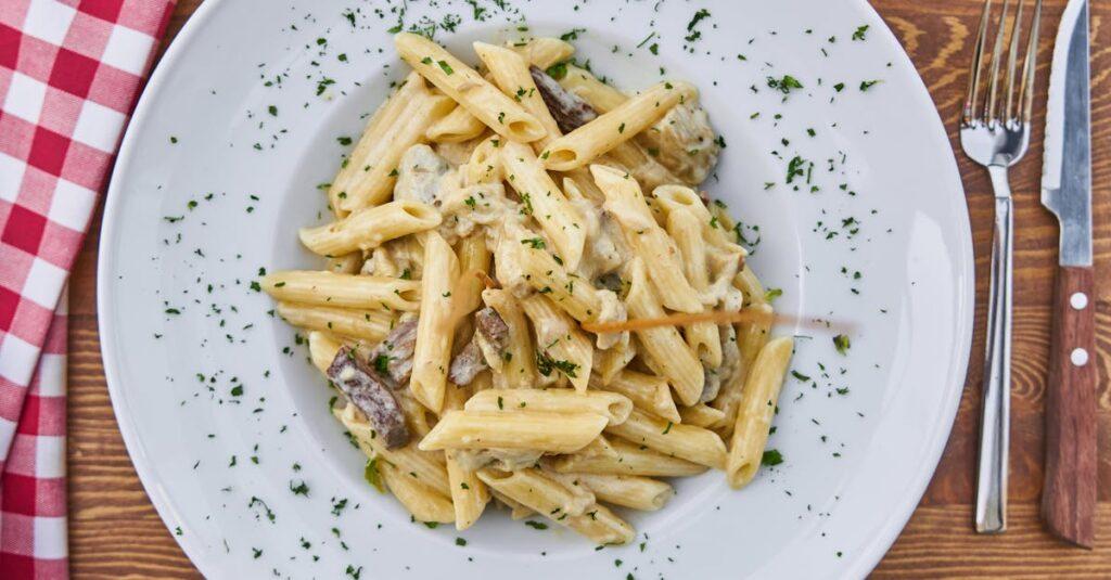découvrez notre délicieuse recette de pâtes aux légumes d'été, un plat léger et savoureux parfait pour vos repas estivaux. profitez de la fraîcheur des légumes de saison, des saveurs ensoleillées et une touche d'herbes aromatiques pour une expérience culinaire revigorante.