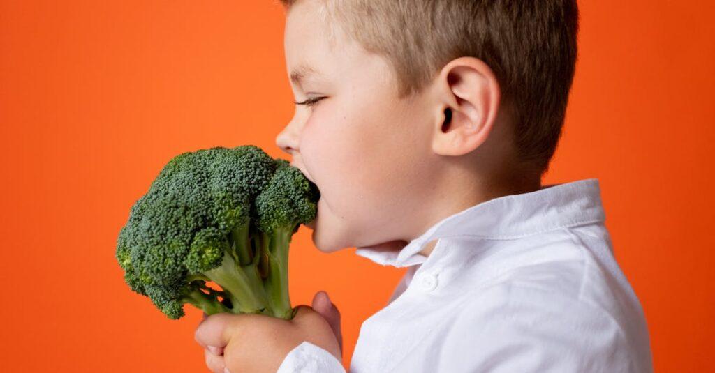 découvrez le brocoli, un légume crucifère riche en nutriments, parfait pour une alimentation saine. explorez ses bienfaits sur la santé, ses recettes délicieuses et des conseils pour le cuisiner facilement.