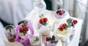 savourez notre délicieuse mousse au chocolat, un dessert aérien et chocolaté qui fond dans la bouche. idéale pour les amateurs de sucré, cette recette gourmande vous garantit un moment de pure indulgence. parfaite pour toutes les occasions, elle saura ravir vos invités et satisfaire vos envies de chocolat.