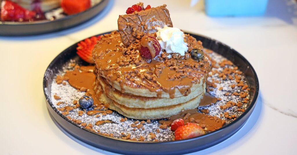 découvrez notre délicieuse recette de pancakes aux framboises, moelleux et savoureux, parfaits pour un brunch gourmand ou un petit-déjeuner réconfortant. laissez-vous séduire par la douceur des framboises et la légèreté de la pâte.