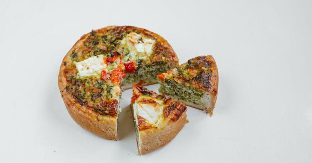 découvrez la recette classique de la quiche, un plat savoureux et polyvalent qui ravira vos papilles. parfaite pour un déjeuner, un dîner ou un apéritif, cette tarte salée est facile à préparer et peut être garnie de vos ingrédients préférés. éveillez votre créativité en cuisine avec notre guide complet sur la quiche!